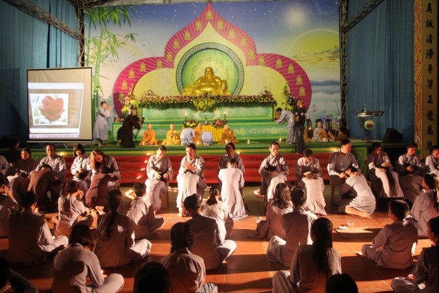 Thái Bình: “Con xin lỗi mẹ cha” – Đêm thắp nến tri ân chùa Từ Xuyên