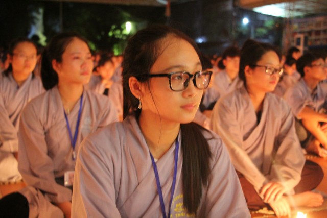 Thái Bình: “Con xin lỗi mẹ cha” – Đêm thắp nến tri ân chùa Từ Xuyên