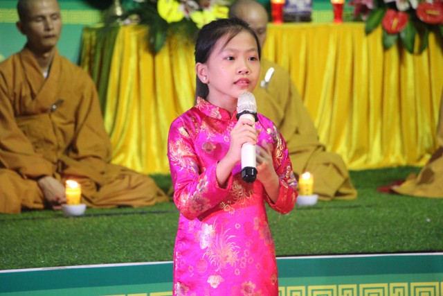 Thái Bình: “Con xin lỗi mẹ cha” – Đêm thắp nến tri ân chùa Từ Xuyên