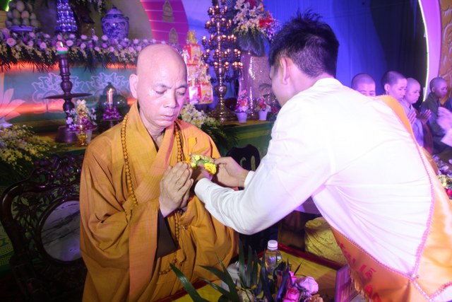 Thái Bình: Lễ hội bông hồng cài áo tại chùa Từ Xuyên