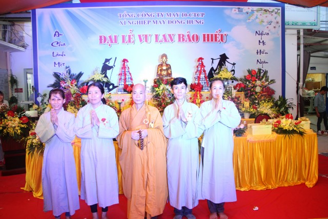 Thái Bình: Xí nghiệp may Đông Hưng tổ chức lễ Vu Lan