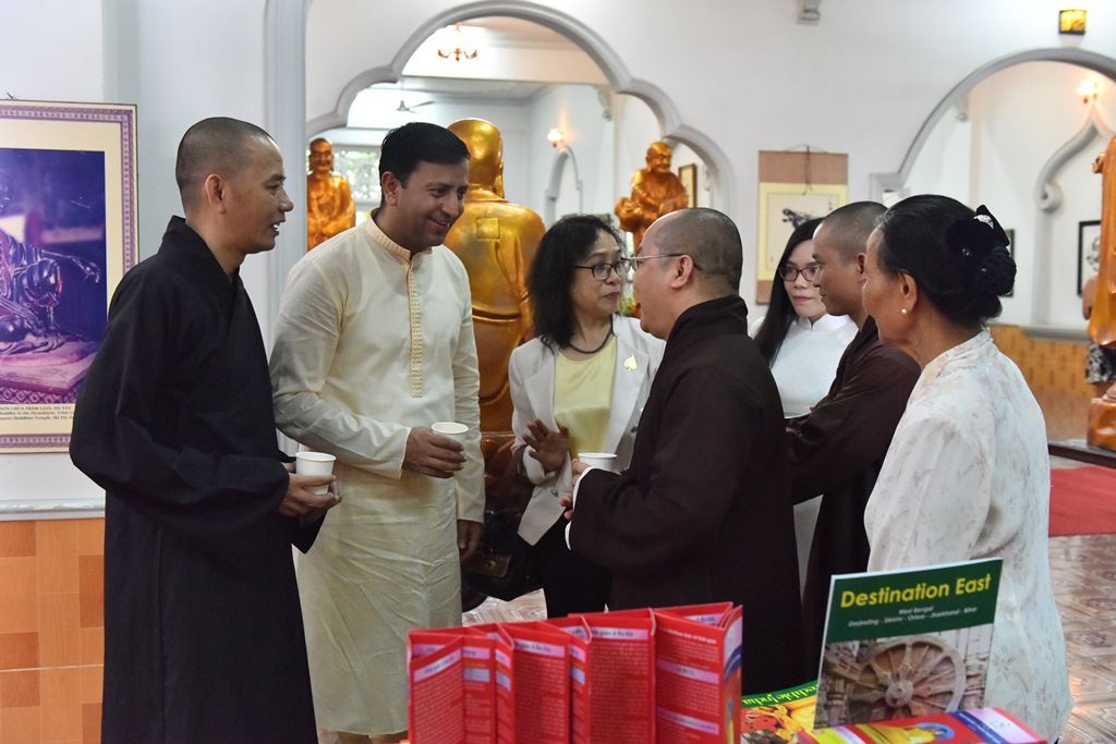 KHAI MẠC TRIỂN LÃM MỸ THUẬT PHẬT GIÁO “ HIỂU VÀ THƯƠNG”