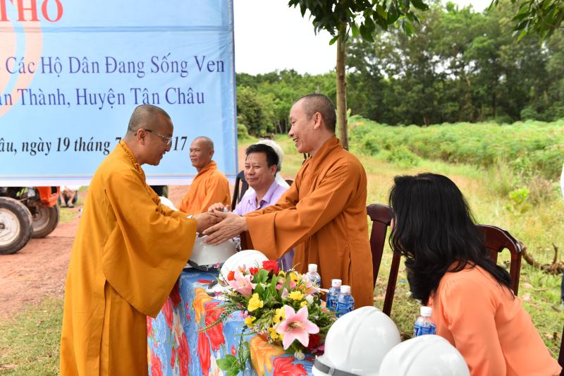 Lễ động thổ xây dựng 183 căn nhà cho 1000 kiều bào hồi cư từ Campuchia tại hồ Dầu Tiếng Tây Ninh