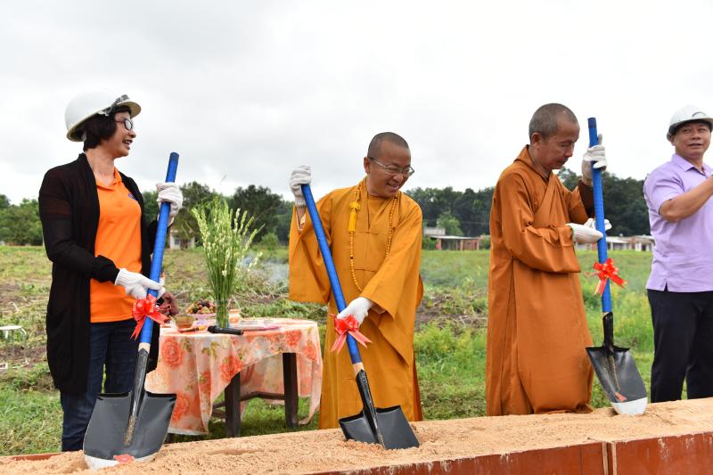 Lễ động thổ xây dựng 183 căn nhà cho 1000 kiều bào hồi cư từ Campuchia tại hồ Dầu Tiếng Tây Ninh