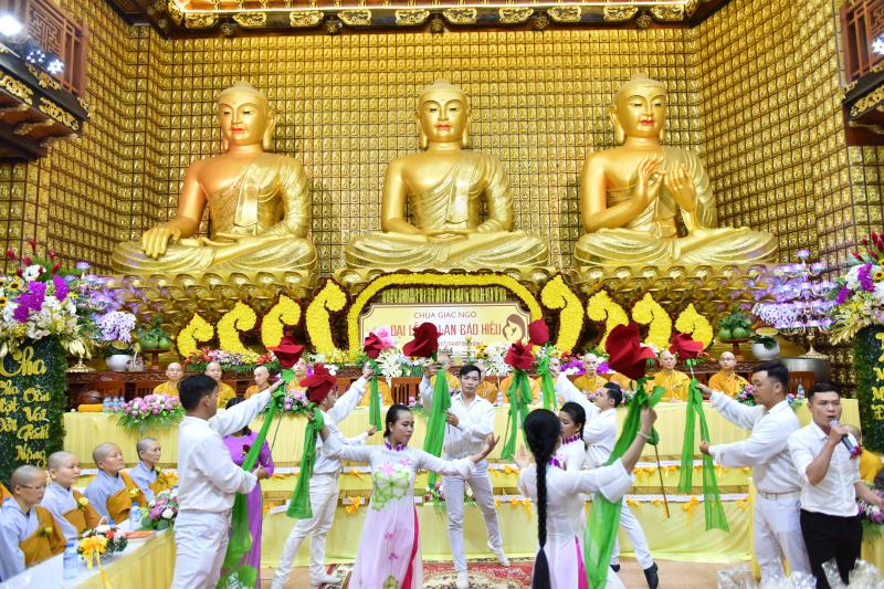 Xúc động lễ Vu Lan Báo Hiếu chùa Giác Ngộ Phật lịch 2017
