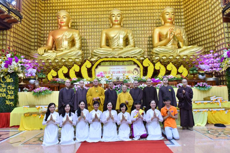 Xúc động lễ Vu Lan Báo Hiếu chùa Giác Ngộ Phật lịch 2017