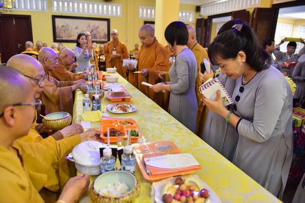 QUỸ ĐẠO PHẬT NGÀY NAY_ TỔNG KẾT CÚNG DƯỜNG TRƯỜNG HẠ TẠI CHÙA ẤN QUANG, ĐỒNG NAI VÀ VŨNG TÀU C108-1