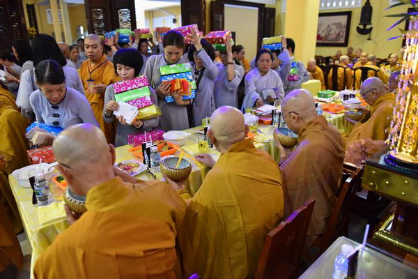 QUỸ ĐẠO PHẬT NGÀY NAY_ TỔNG KẾT CÚNG DƯỜNG TRƯỜNG HẠ TẠI CHÙA ẤN QUANG, ĐỒNG NAI VÀ VŨNG TÀU C108-1