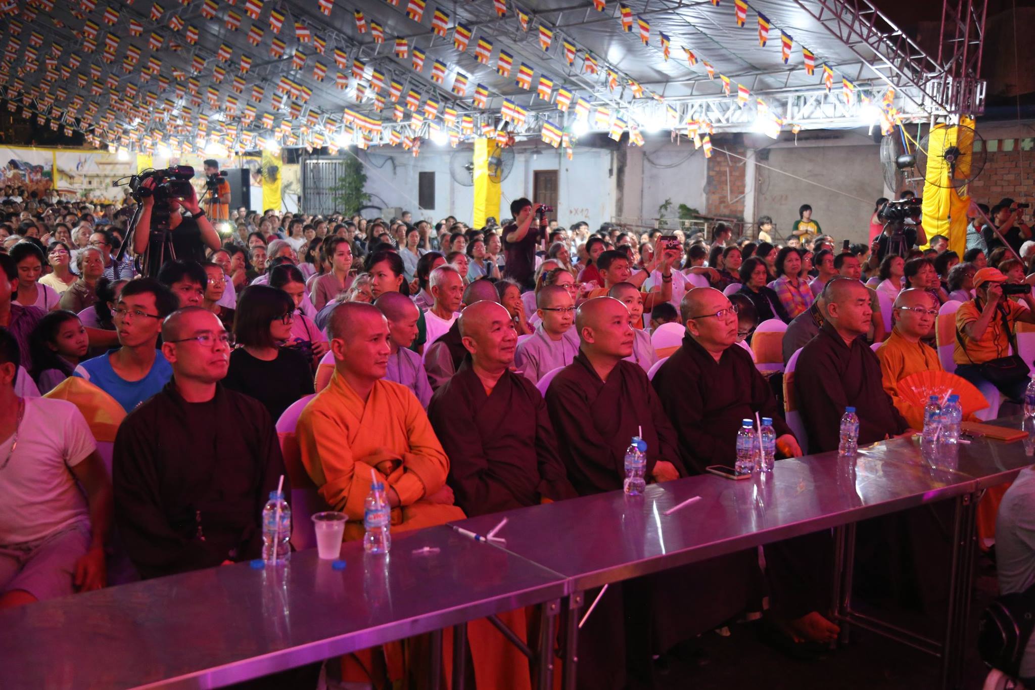 TP. HCM : Tưng bừng đêm nhạc "Phật giáo và nhân sinh "