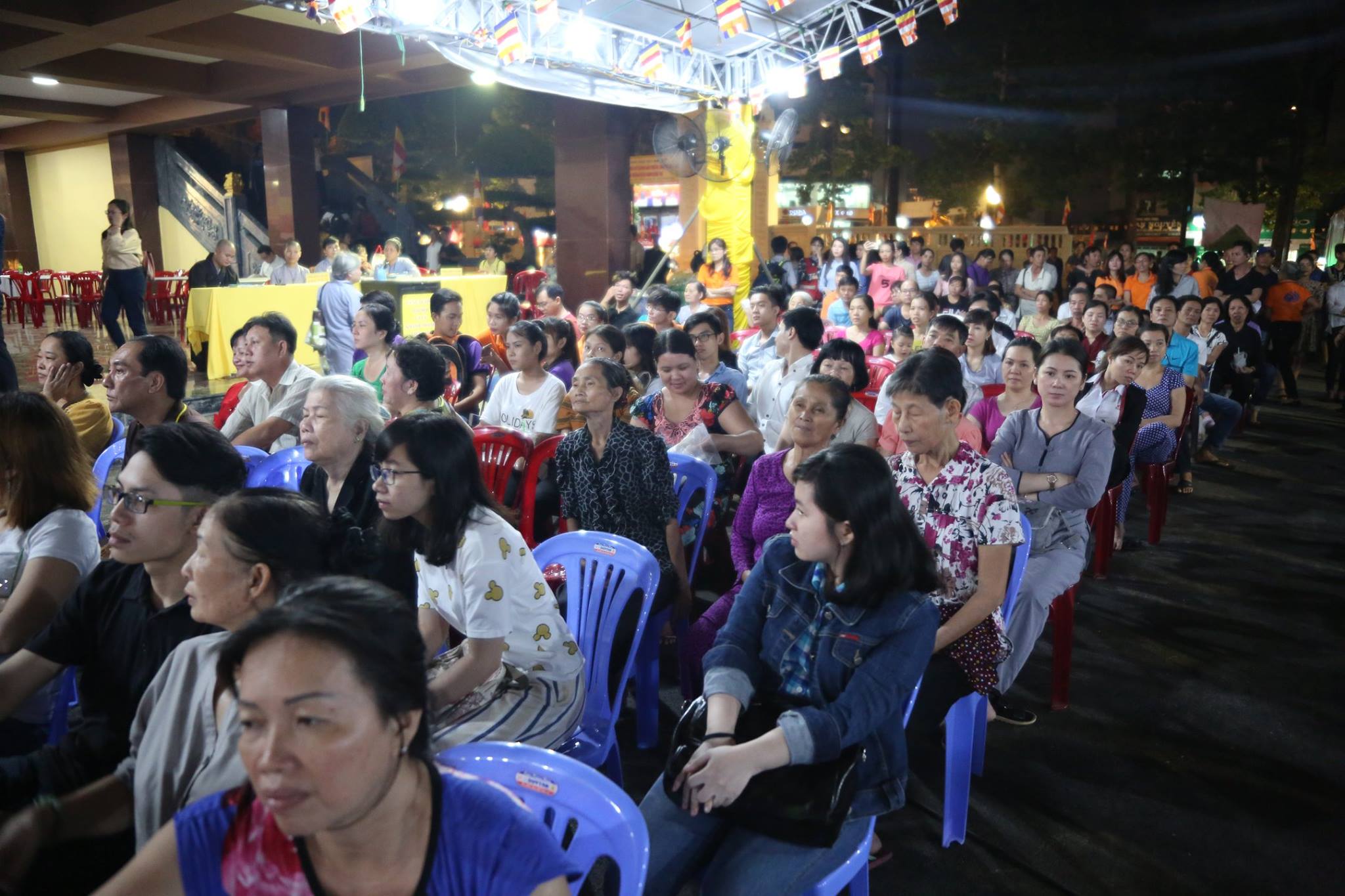 TP. HCM : Tưng bừng đêm nhạc "Phật giáo và nhân sinh "