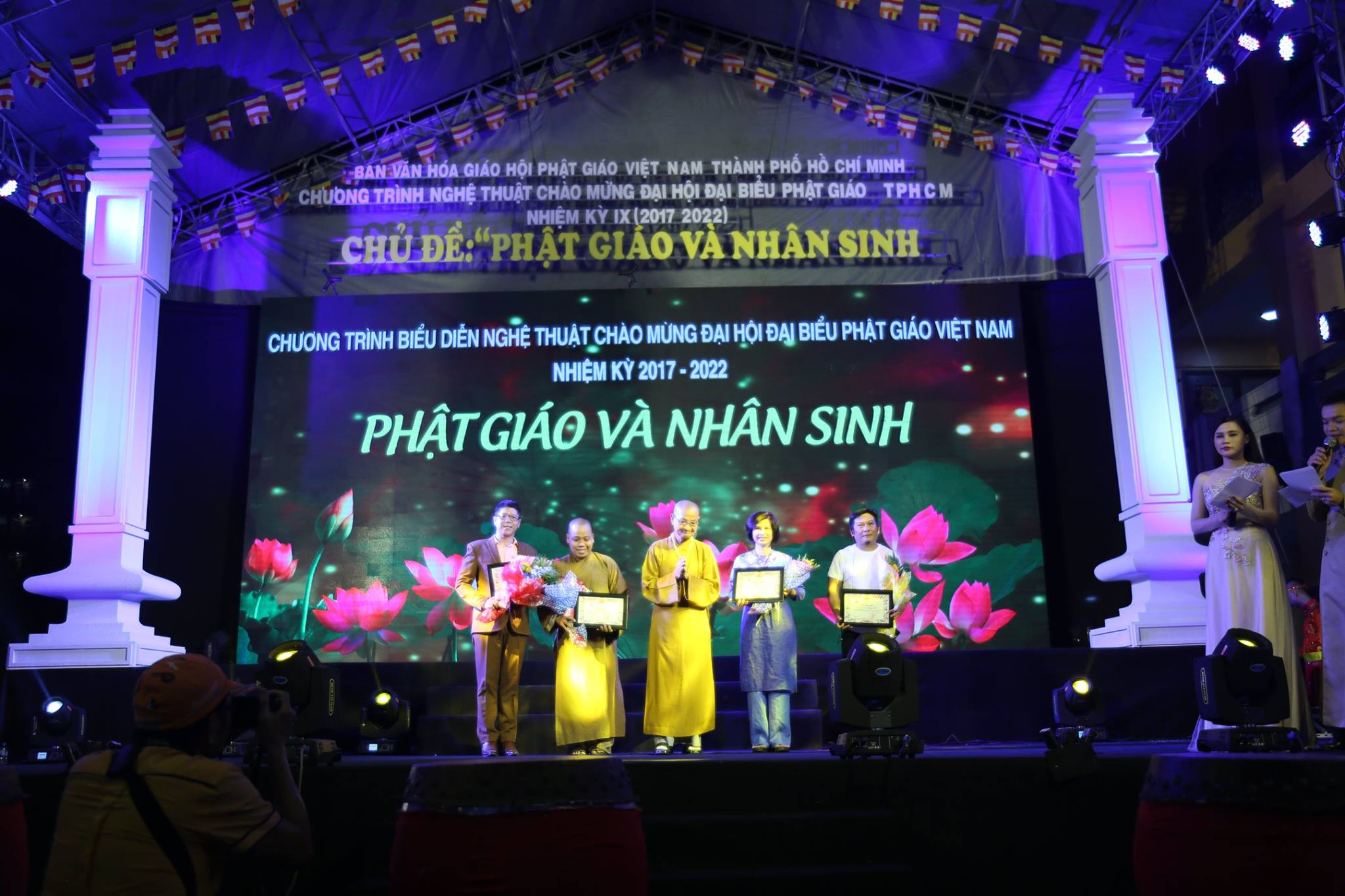 TP. HCM : Tưng bừng đêm nhạc "Phật giáo và nhân sinh "