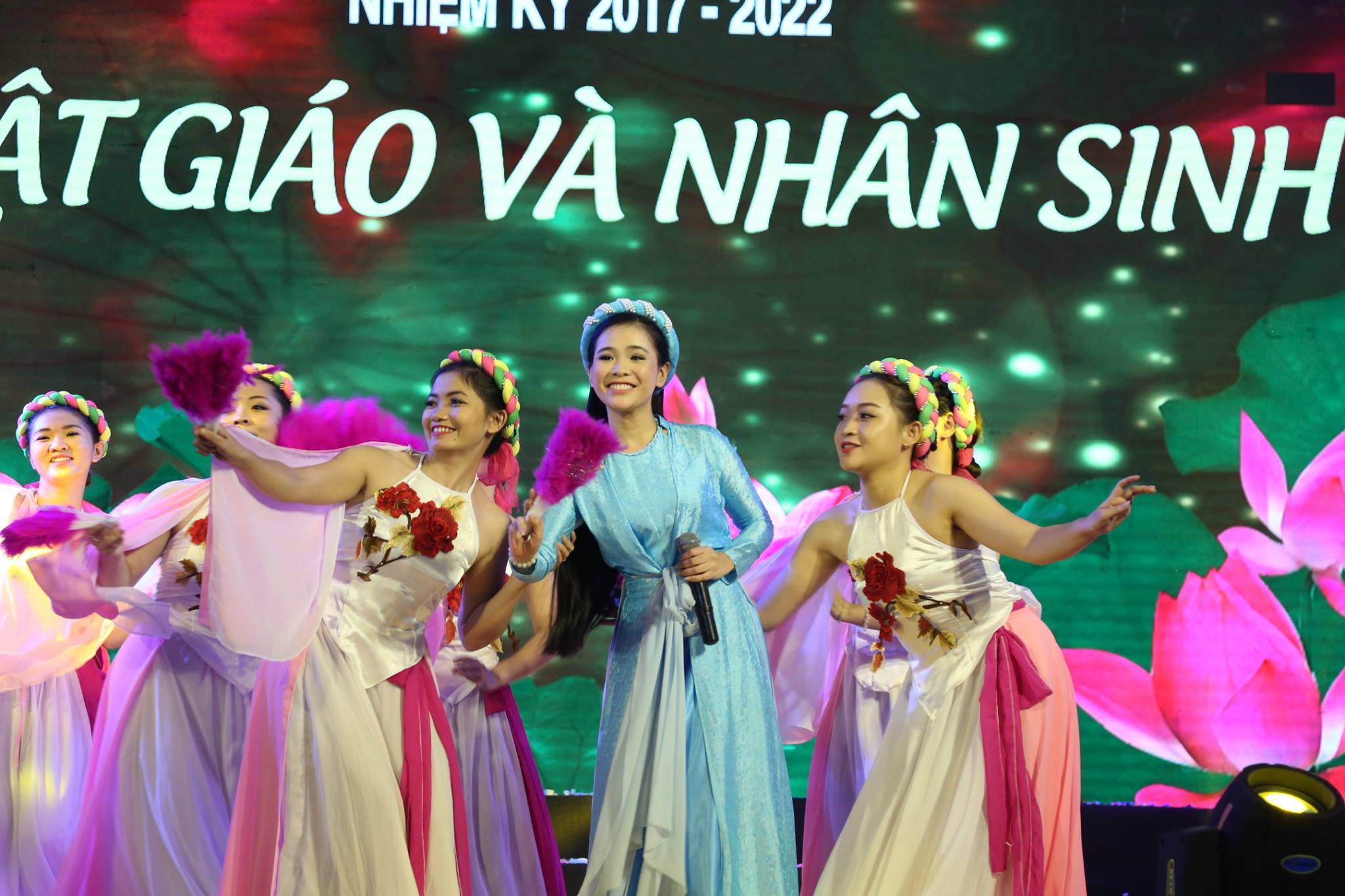 TP. HCM : Tưng bừng đêm nhạc "Phật giáo và nhân sinh "