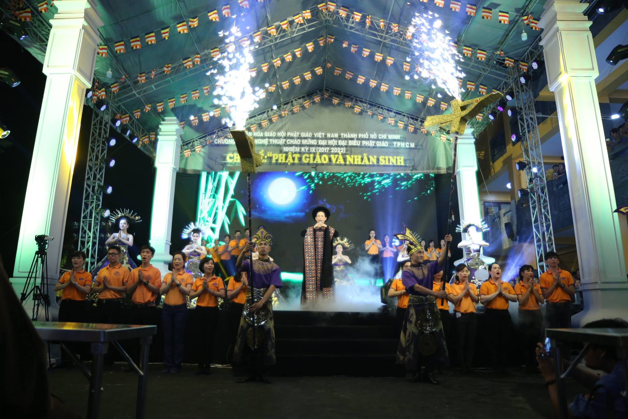 TP. HCM : Tưng bừng đêm nhạc "Phật giáo và nhân sinh "