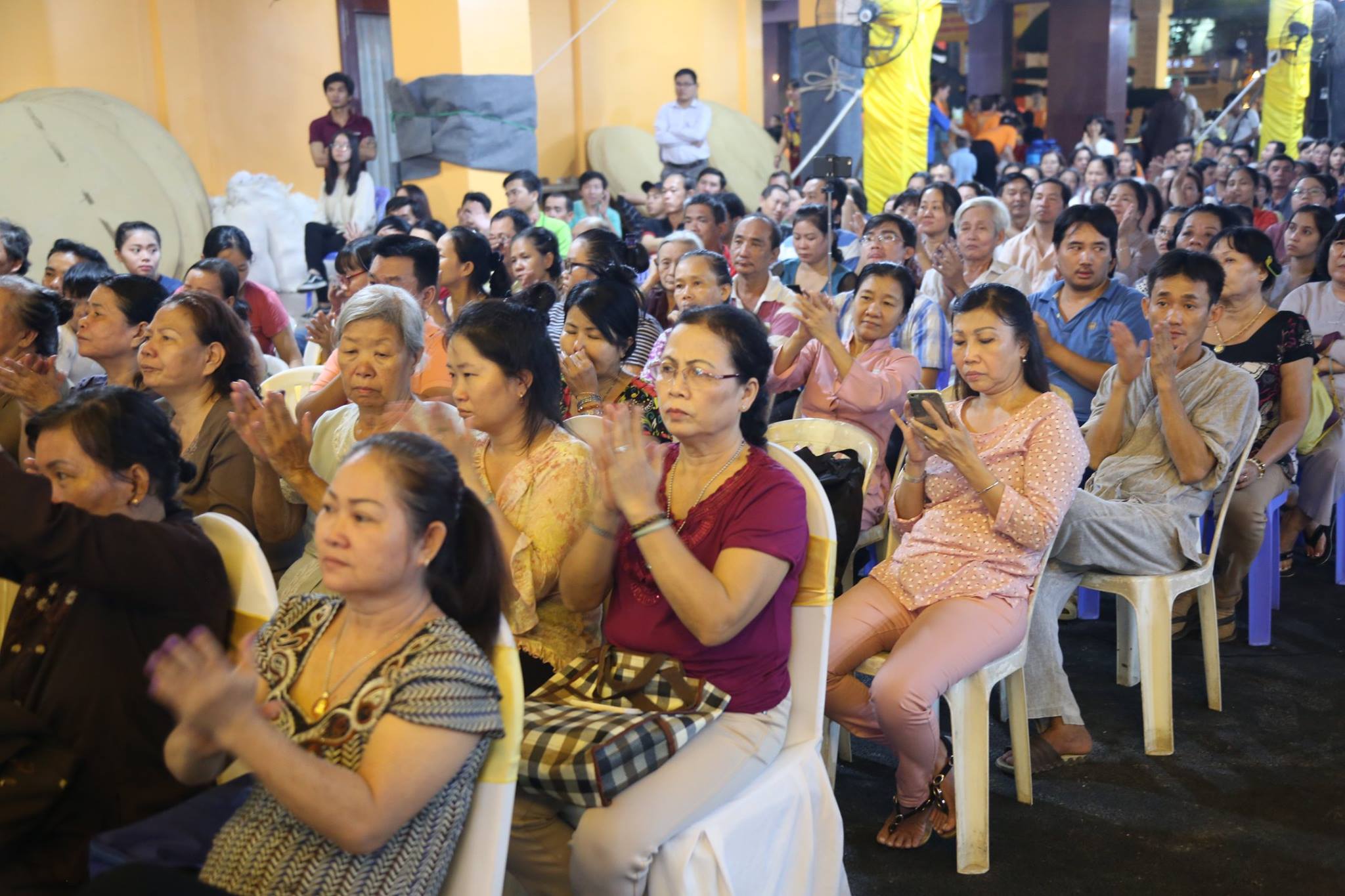 TP. HCM : Tưng bừng đêm nhạc "Phật giáo và nhân sinh "