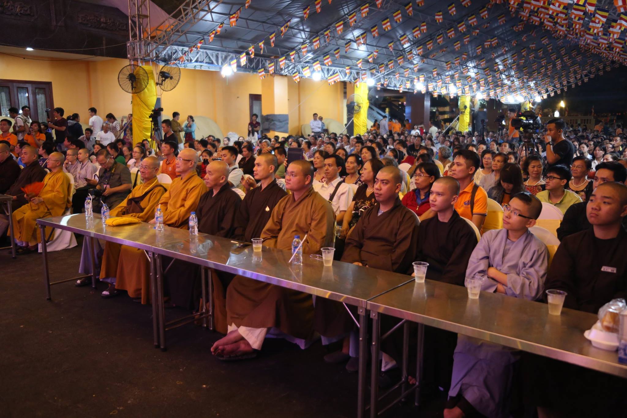 TP. HCM : Tưng bừng đêm nhạc "Phật giáo và nhân sinh "