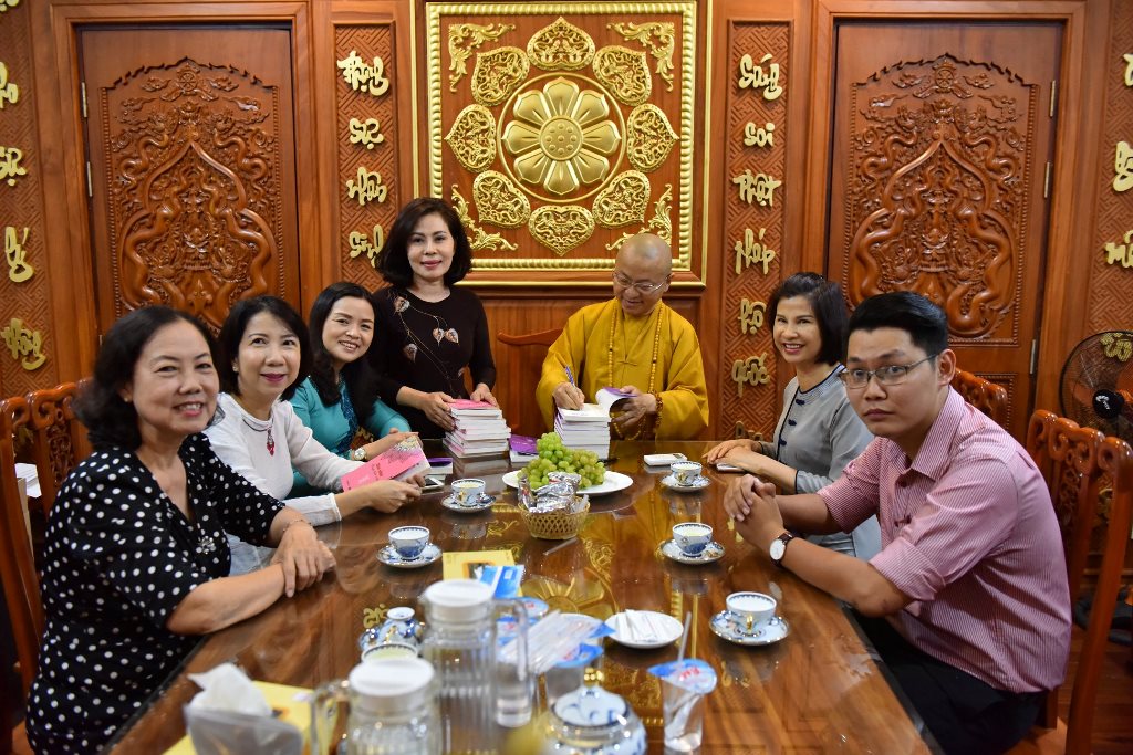 Lễ ra mắt bộ sách và tọa đàm: Tháo dây oan trái, Giữ đời thong dong tại chùa Giác Ngộ