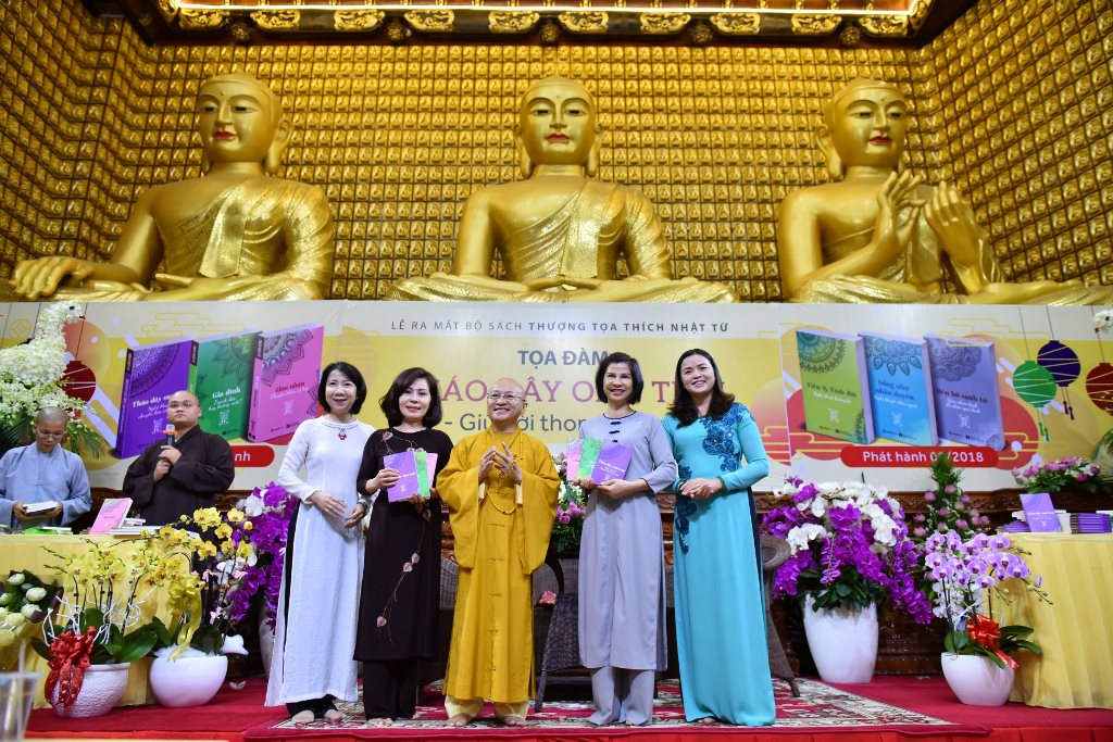 Lễ ra mắt bộ sách và tọa đàm: Tháo dây oan trái, Giữ đời thong dong tại chùa Giác Ngộ