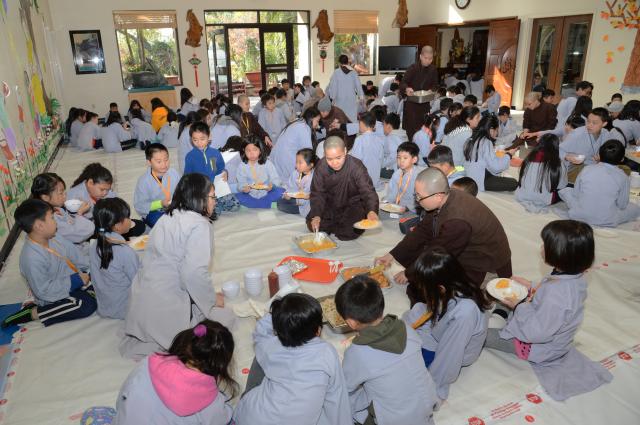 Hoa Kỳ: Khóa tu thiếu nhi mùa đông năm 2017 tại chùa Đức Viên - San Jose - ngày 29/12