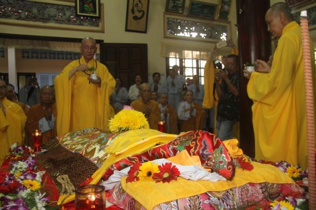 Đồng Tháp: Lễ nhập kim quan cố Hòa thượng Thích Chơn Thành