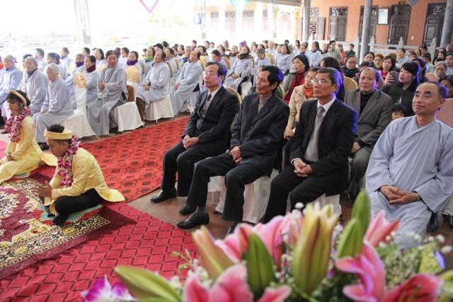 Thái Bình: Đôi tân hôn làm lễ hằng thuận tại chùa Từ Xuyên