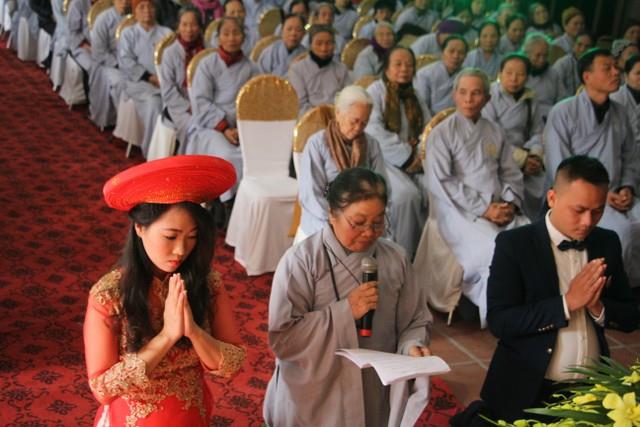 Thái Bình: Hai bạn trẻ làm lễ hằng thuận tại chùa Từ Xuyên