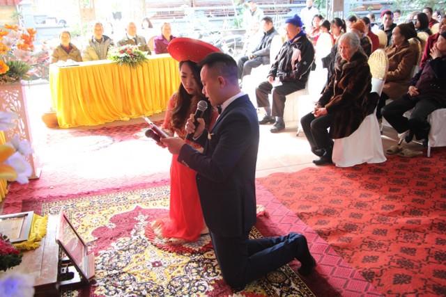 Thái Bình: Hai bạn trẻ làm lễ hằng thuận tại chùa Từ Xuyên