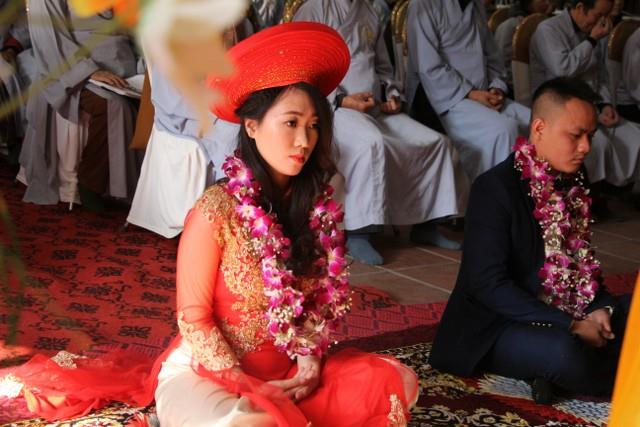 Thái Bình: Hai bạn trẻ làm lễ hằng thuận tại chùa Từ Xuyên