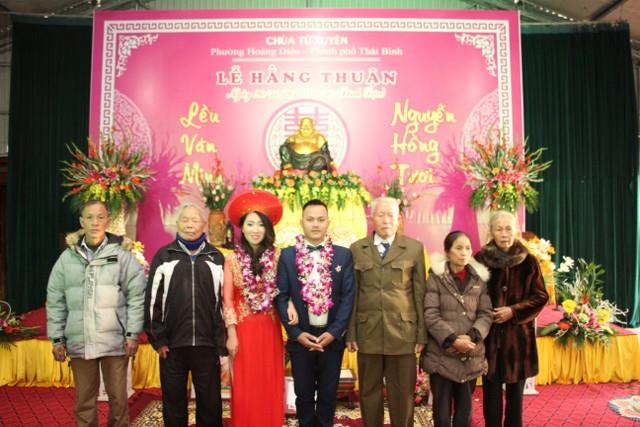 Thái Bình: Hai bạn trẻ làm lễ hằng thuận tại chùa Từ Xuyên