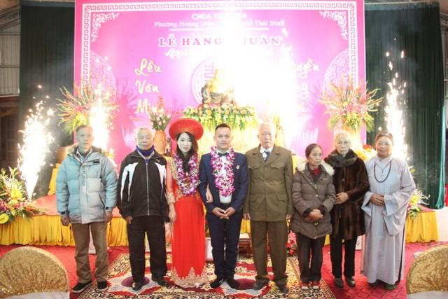 Thái Bình: Hai bạn trẻ làm lễ hằng thuận tại chùa Từ Xuyên