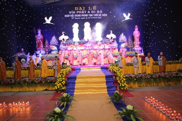 Thái Bình: Đêm hoa đăng vía Phật Di Đà tại chùa Từ Xuyên