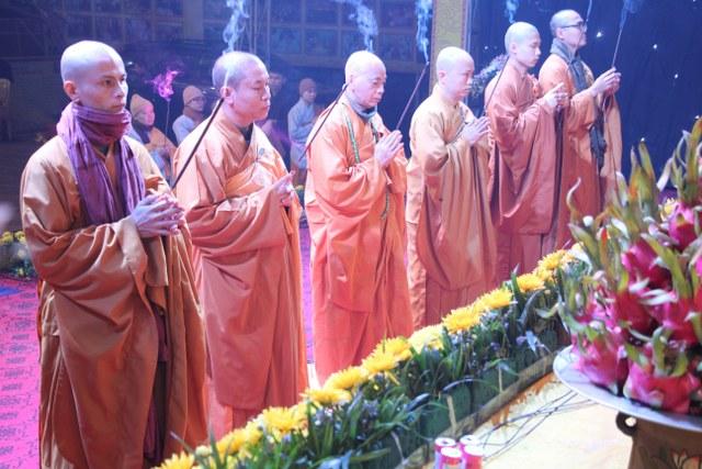 Thái Bình: Đêm hoa đăng vía Phật Di Đà tại chùa Từ Xuyên