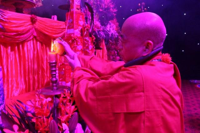 Thái Bình: Đêm hoa đăng vía Phật Di Đà tại chùa Từ Xuyên