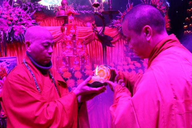 Thái Bình: Đêm hoa đăng vía Phật Di Đà tại chùa Từ Xuyên