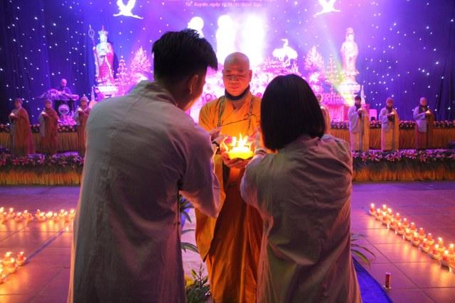 Thái Bình: Đêm hoa đăng vía Phật Di Đà tại chùa Từ Xuyên