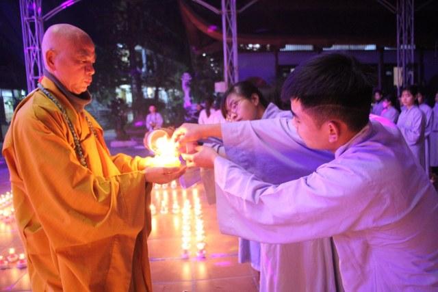 Thái Bình: Đêm hoa đăng vía Phật Di Đà tại chùa Từ Xuyên