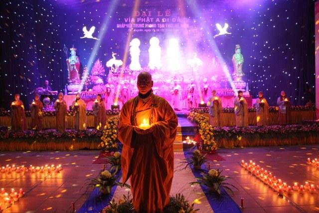 Thái Bình: Đêm hoa đăng vía Phật Di Đà tại chùa Từ Xuyên