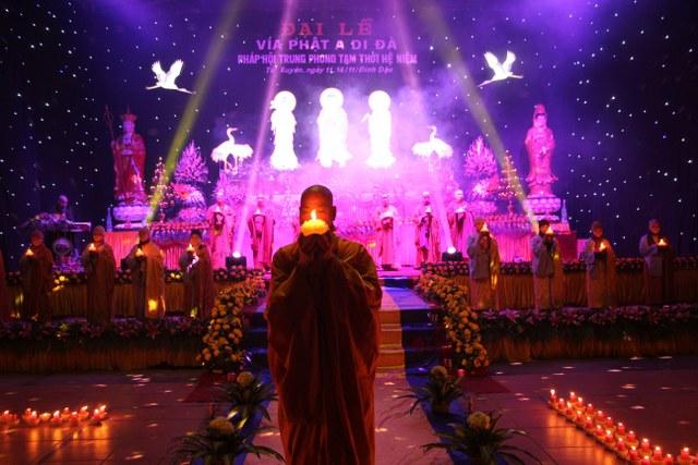 Thái Bình: Đêm hoa đăng vía Phật Di Đà tại chùa Từ Xuyên
