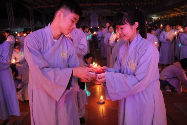 Thái Bình: Đêm hoa đăng vía Phật Di Đà tại chùa Từ Xuyên