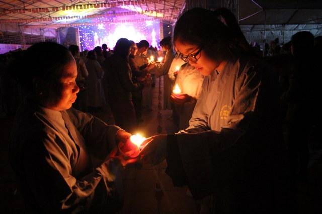 Thái Bình: Đêm hoa đăng vía Phật Di Đà tại chùa Từ Xuyên