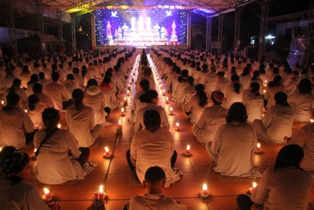 Thái Bình: Đêm hoa đăng vía Phật Di Đà tại chùa Từ Xuyên