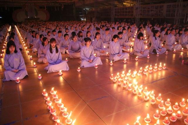 Thái Bình: Đêm hoa đăng vía Phật Di Đà tại chùa Từ Xuyên
