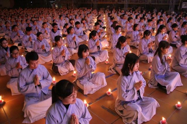 Thái Bình: Đêm hoa đăng vía Phật Di Đà tại chùa Từ Xuyên