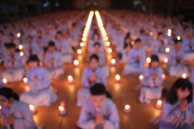 Thái Bình: Đêm hoa đăng vía Phật Di Đà tại chùa Từ Xuyên