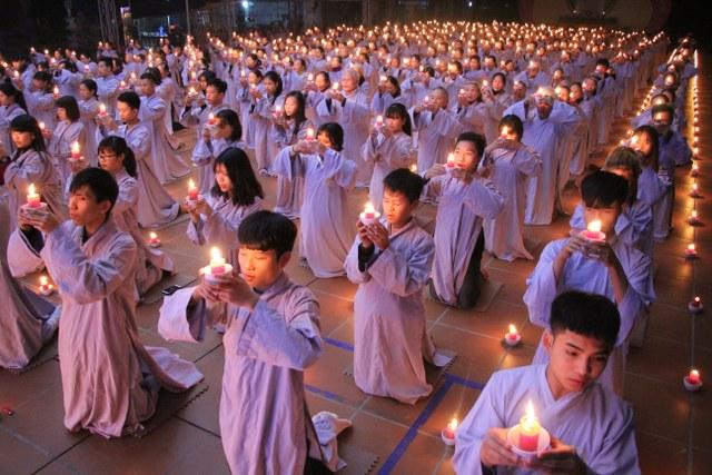 Thái Bình: Đêm hoa đăng vía Phật Di Đà tại chùa Từ Xuyên