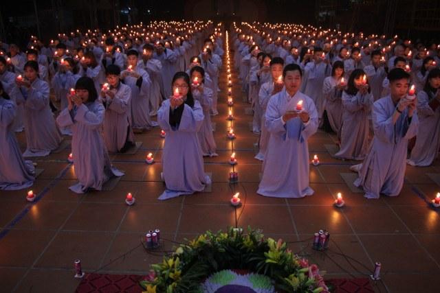 Thái Bình: Đêm hoa đăng vía Phật Di Đà tại chùa Từ Xuyên