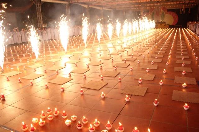 Thái Bình: Đêm hoa đăng vía Phật Di Đà tại chùa Từ Xuyên