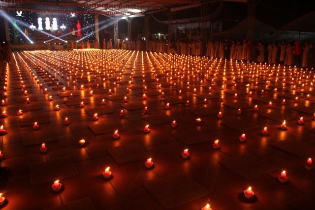 Thái Bình: Đêm hoa đăng vía Phật Di Đà tại chùa Từ Xuyên