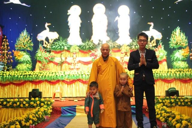 Thái Bình: Đêm hoa đăng vía Phật Di Đà tại chùa Từ Xuyên