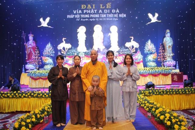 Thái Bình: Đêm hoa đăng vía Phật Di Đà tại chùa Từ Xuyên