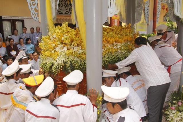 Đồng Tháp: Lễ cung tống kim quan HT. Thích Chơn Thành nhập bảo tháp